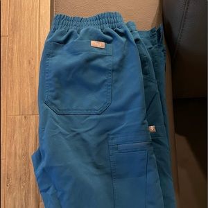 Figs Yola Small Alphs color